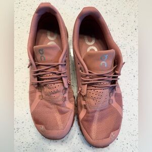 On Running Rose Sneakers Sz 9 *sold out & hard to find*